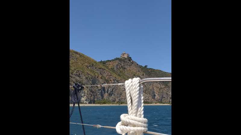 Escursione mezza giornata in barca a vela: veleggiando nella costa Saracena.